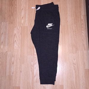 ***SOLD***NIKE Women's Sportswear Vintage Capris
